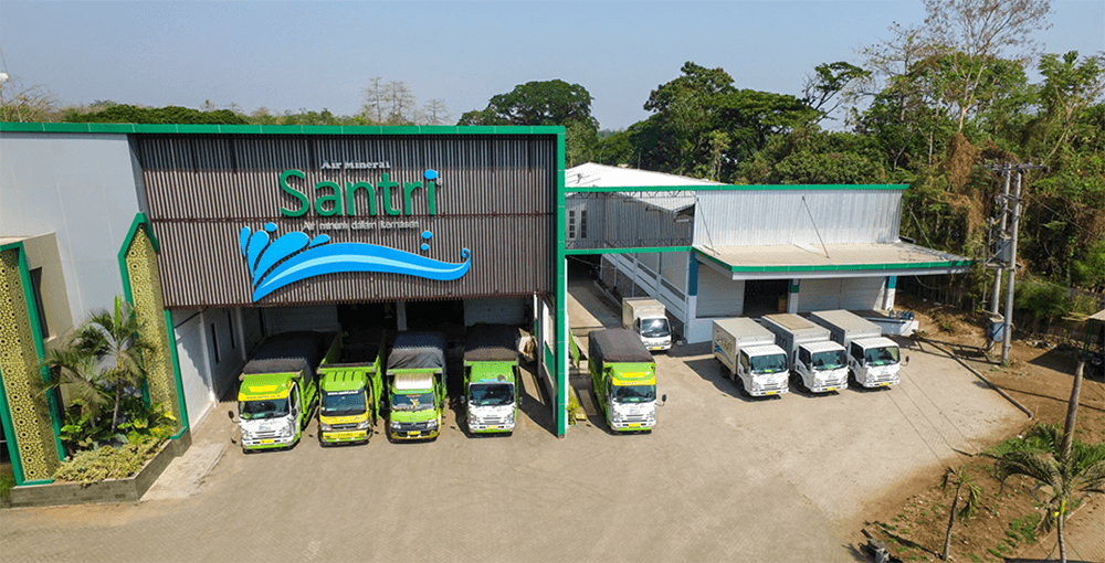 Kantor pusat dan pabrik Air Mineral Santri